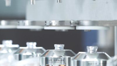 Black woman hands against body hi-res stock photography and images - Alamy