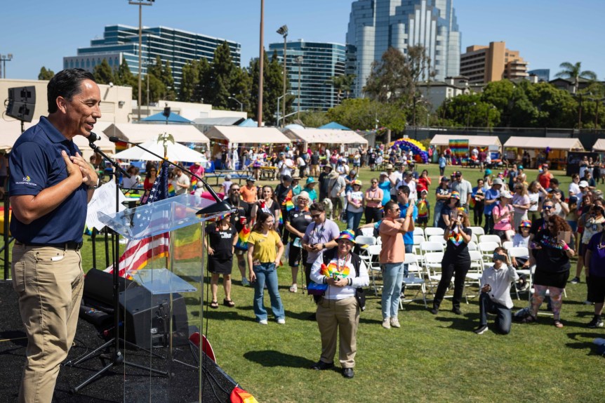 San francisco skyline rooftops buildings hi-res stock photography and ...