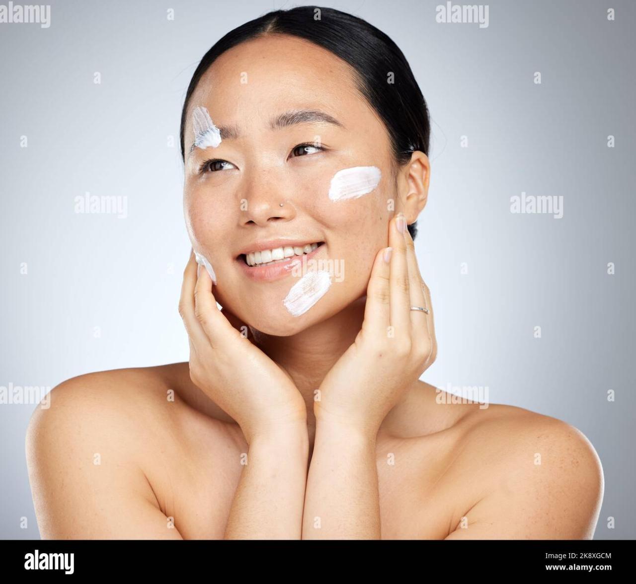 Sun head protection woman hi-res stock photography and images - Alamy